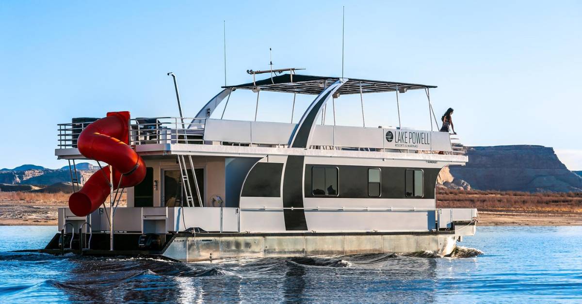 Nomad Houseboat