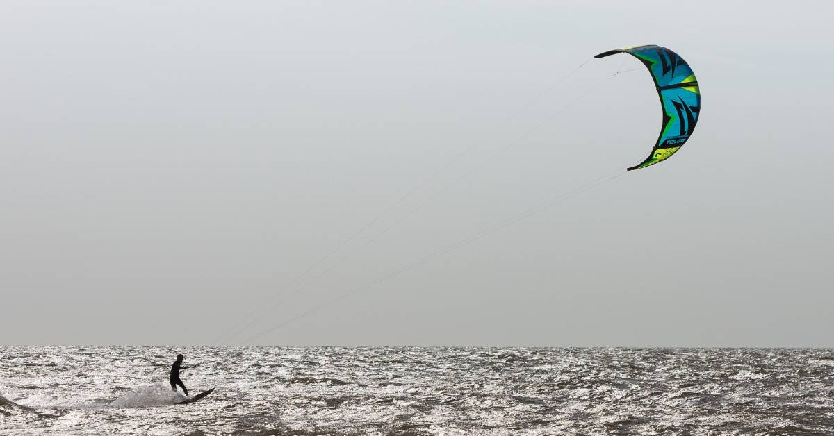 Kitesurfing