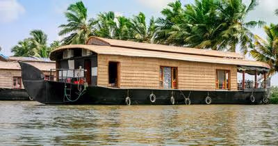 How Are Houseboats Built?