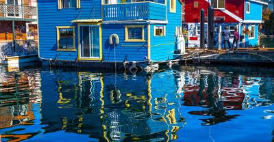 How Does A Houseboat Float?